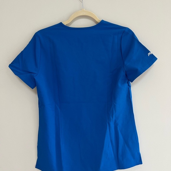 NWT FIGS Catarina One-Pocket Scrub Top V-Neck Royal Blue Short Sleeve, size XS - Picture 2 of 7